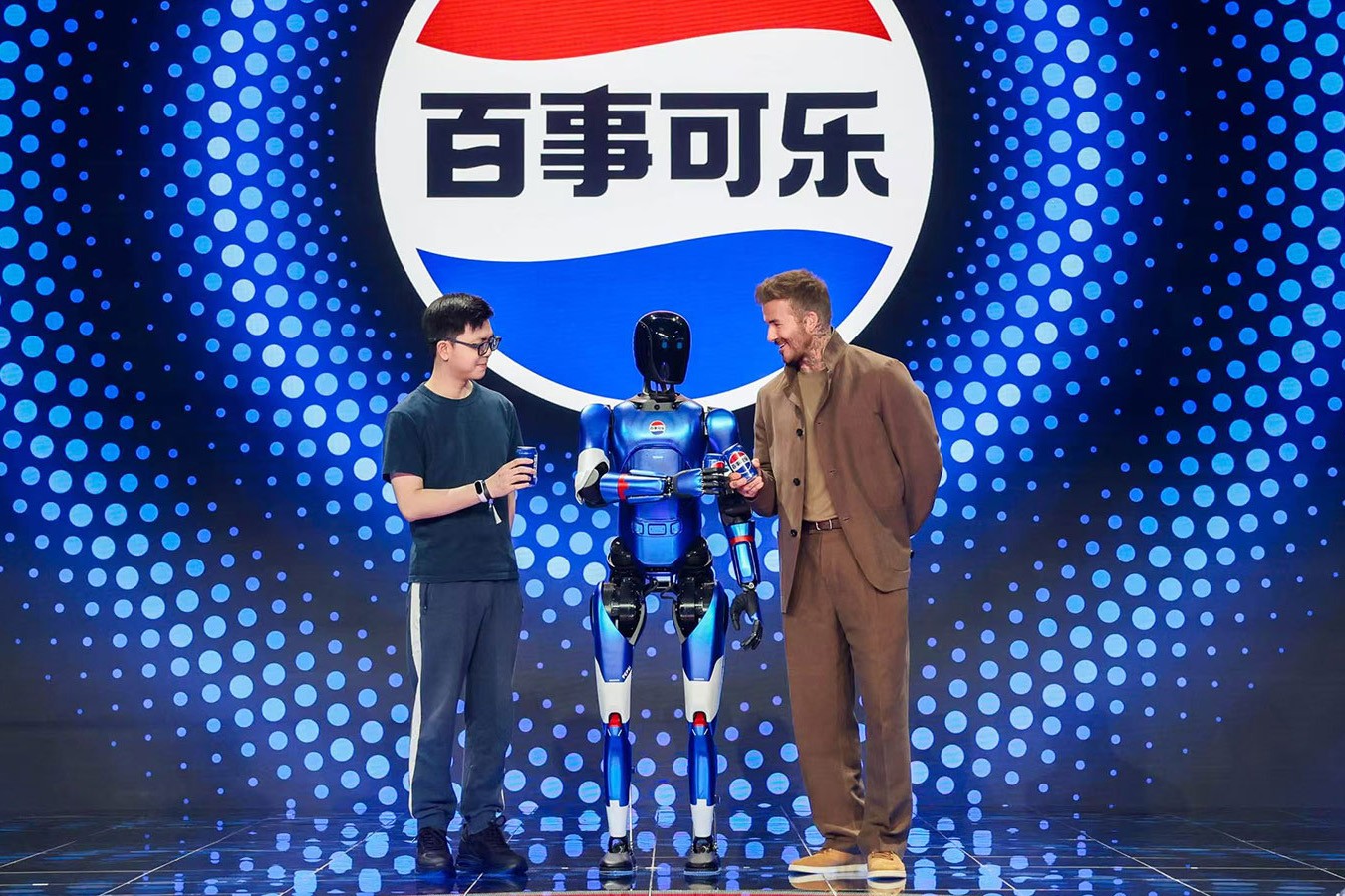 星空官网机器人携手百事中国共创“百事蓝宝” 共燃渴望新章